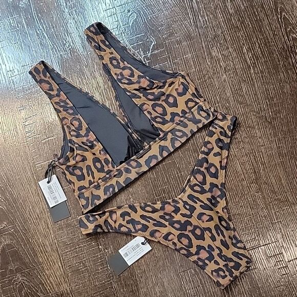 Kendall & Klyie Animal Plunge Two-piece Bikini Set - Picture 11 of 16